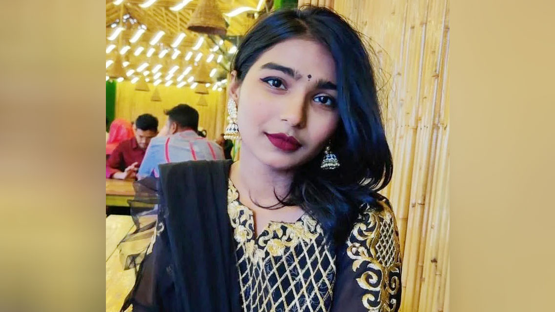 চিরকুট লিখে আত্মহত্যা: সাবেক স্বামীর বিরুদ্ধে থানায় অভিযোগ দিয়ে এসে পান মেয়ের লাশ