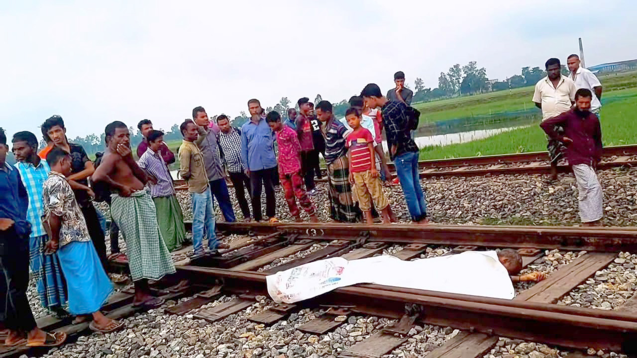 ডোমারে ট্রেনে কাটা পড়ে শ্রমিকের মৃত্যু