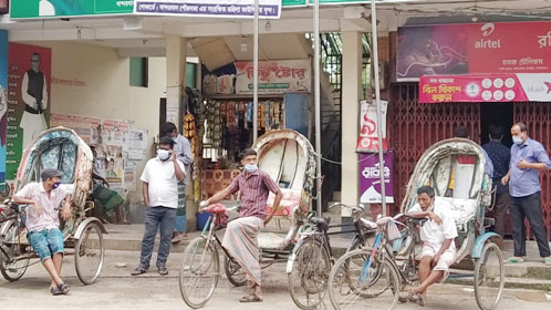 আয় কমে গেছে রিকশায়