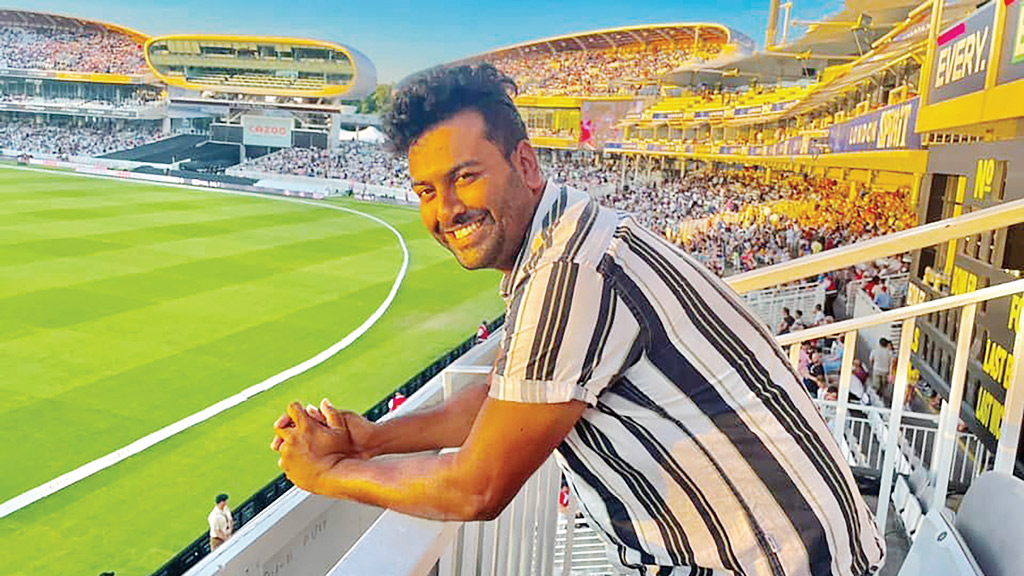 লন্ডন ‘ক্রিকেটের বাঁশিওয়ালা’ বাংলাদেশের তানভীর