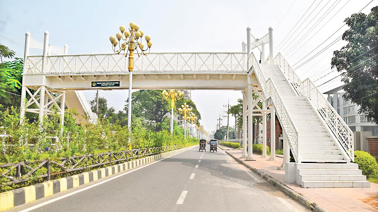 ৫০ কোটির ৮ ফুটওভারব্রিজে পা পড়ে না কারও