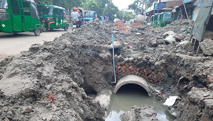 সারাদেশে চলছে অপরিকল্পিত উন্নয়ন