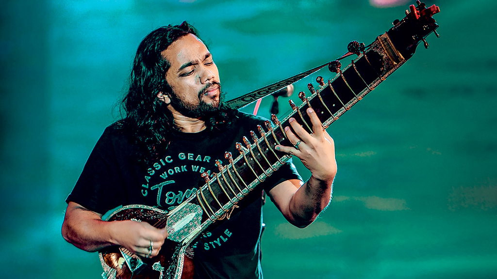 ‘সাদা সাদা কালা কালা’ গানটি তিন বছর ধরে করেছি