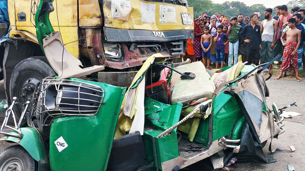 নরসিংদীতে ট্রাক-অটোরিকশার সংঘর্ষে চালকসহ ৬ জন নিহত