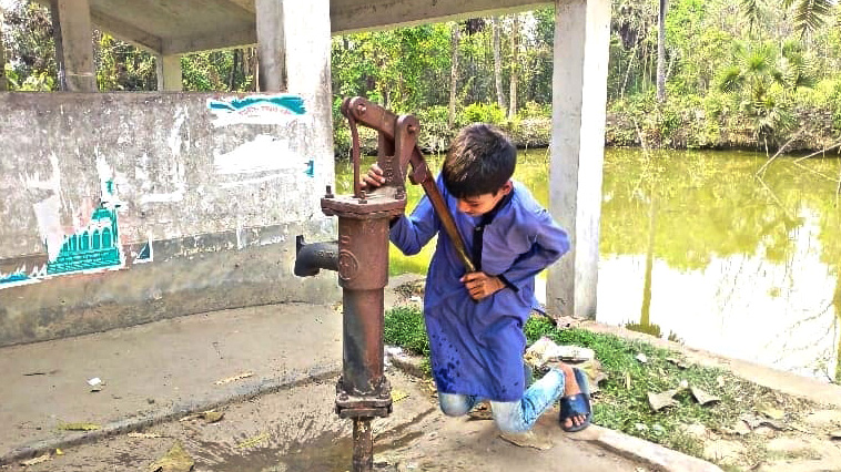 রাঙ্গুনিয়ায় সুপেয় পানির তীব্র সংকট