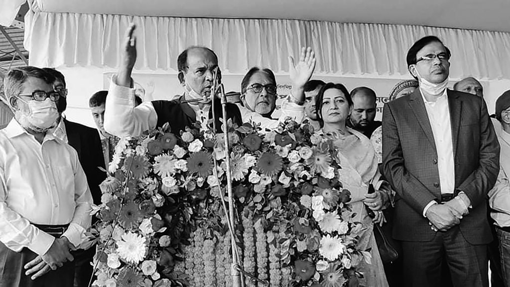 ‘ট্রেন জনগণের, শেখ হাসিনা জনগণের’