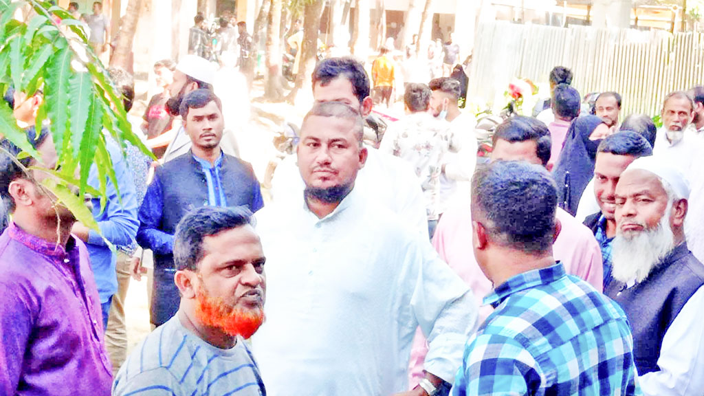মাস্ক পরতে অনীহা মানুষের