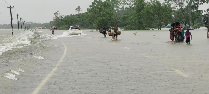 বন্যাকবলিত মানুষের পাশে দাঁড়ানোর উদ্যোগ বিসিবির