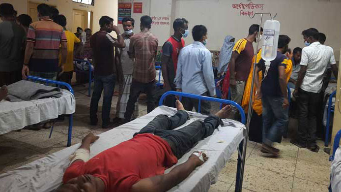 জয়পুরহাটে ট্রাক্টর-মাইক্রোবাসের সংঘর্ষে নিহত ১, আহত ৭ 