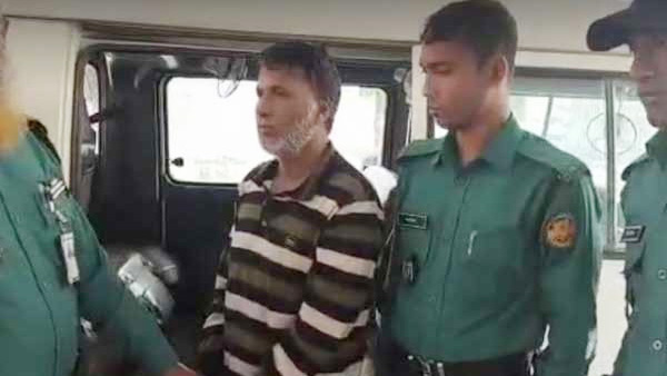 মিটফোর্ড হাসপাতালের ক্যাশিয়ারকে গ্রেপ্তার করেছে দুদক