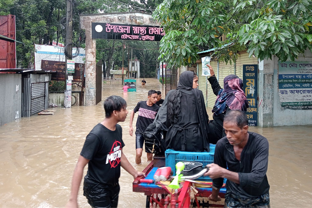 টানা বৃষ্টি ও উজানের পানিতে চৌদ্দগ্রাম প্লাবিত, দুর্ভোগে ৫০ হাজার মানুষ