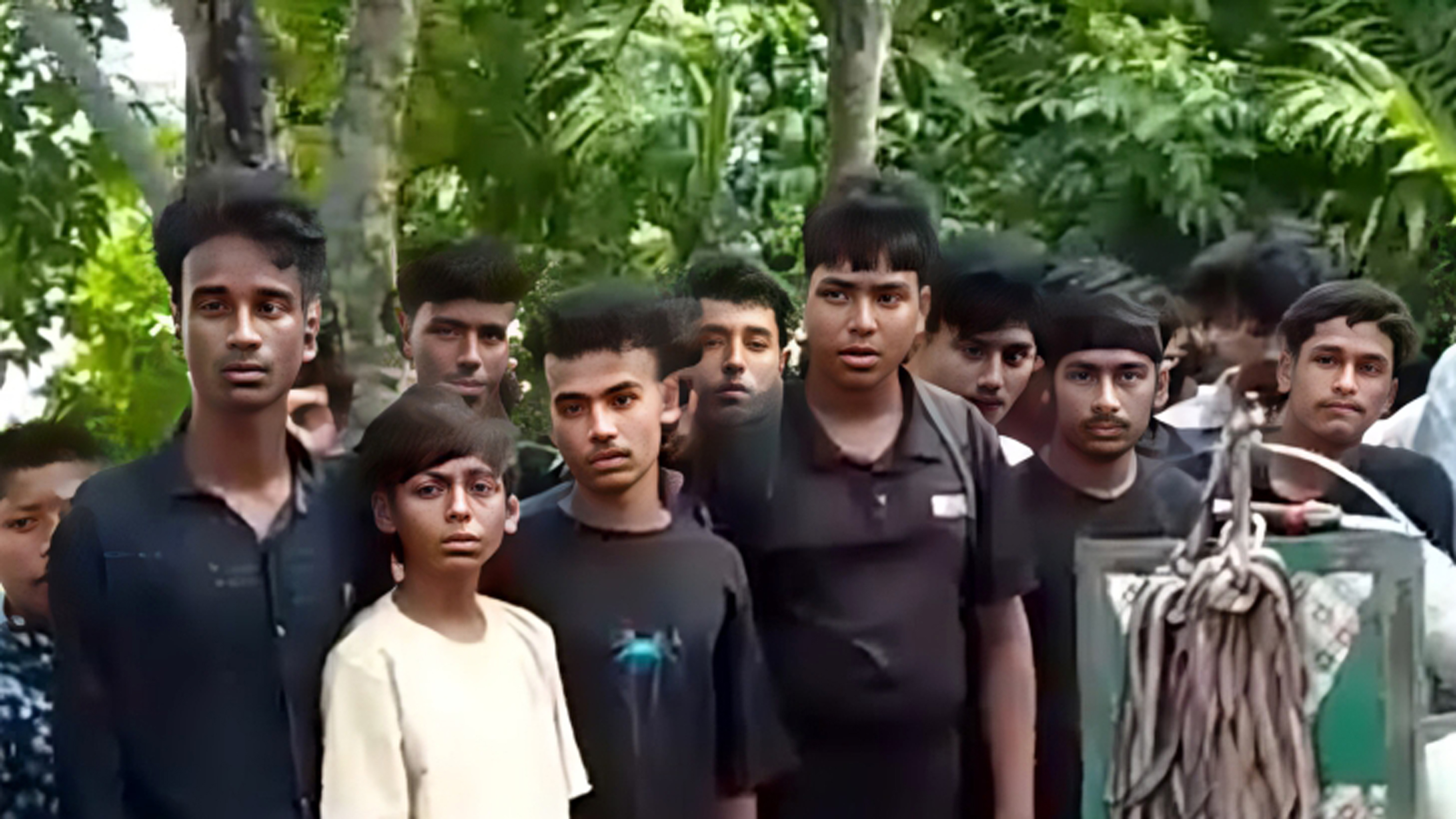 শাপলা বিলে ঘুরতে গিয়ে নৌকা ‌থে‌কে প‌ড়ে পর্যটকের মৃত্যু