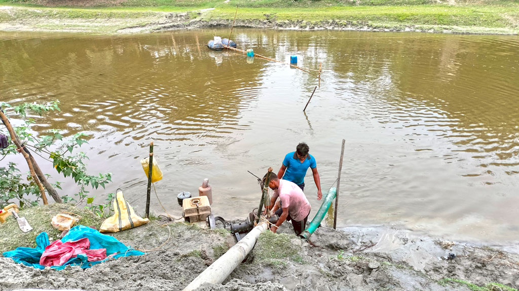 ঘাঘট নদের বালু লুট রাজনৈতিক পরিচয়ে