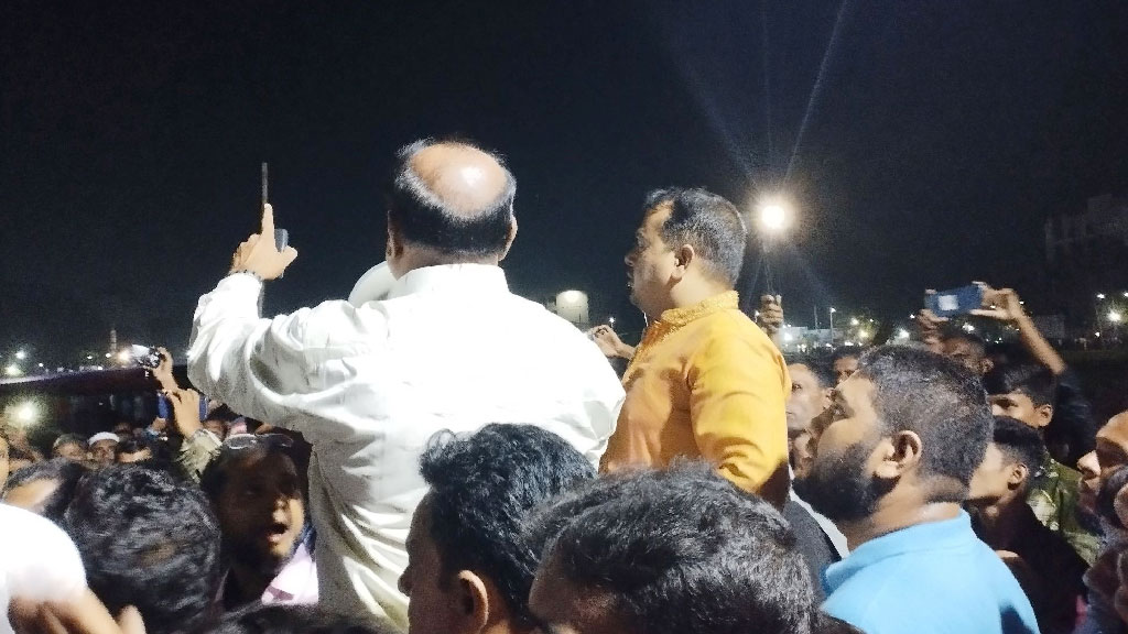 নৌকায় করে ‘ধানের শীষের’ সম্মেলনে বিএনপির নেতা-কর্মীরা 