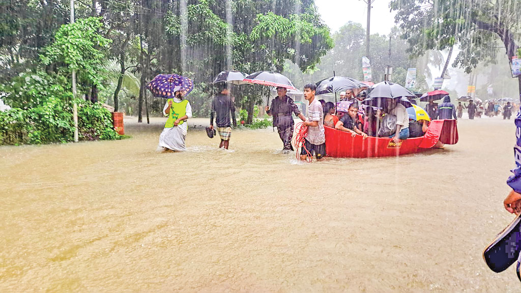 ‘ঘরের কিছুই বের করতে পারিনি, বন্যায় সব শেষ’