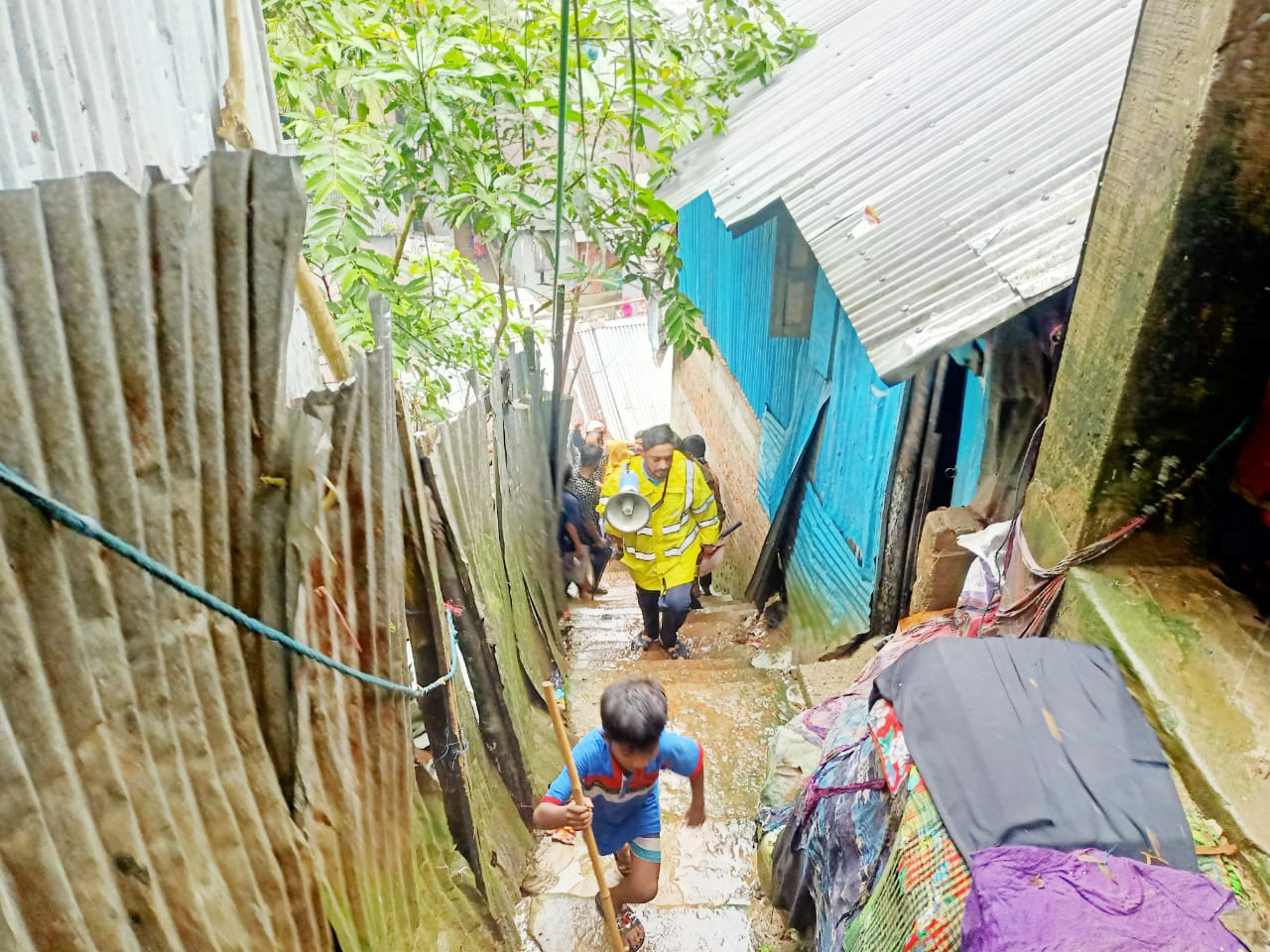 কাপ্তাইয়ে পাহাড়ধসের শঙ্কা, স্থানীয়দের দ্রুত আশ্রয়কেন্দ্রে যাওয়ার নির্দেশ 