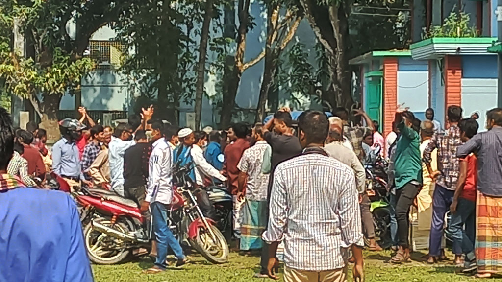 আচরণবিধি লঙ্ঘন করে মনোনয়নপত্র জমা