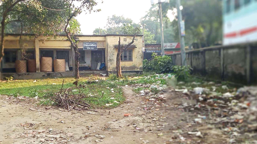 পাবনার সাঁথিয়া: উপস্বাস্থ্যকেন্দ্র এখন গণশৌচাগার