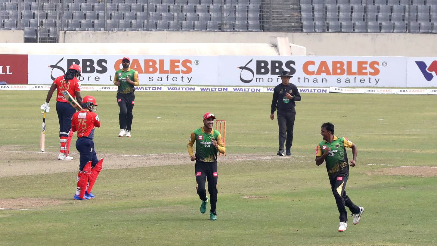 ঝড়ের ইঙ্গিত দিয়েও পারলেন না গেইল, ঢাকার লক্ষ্য ১৩০ 