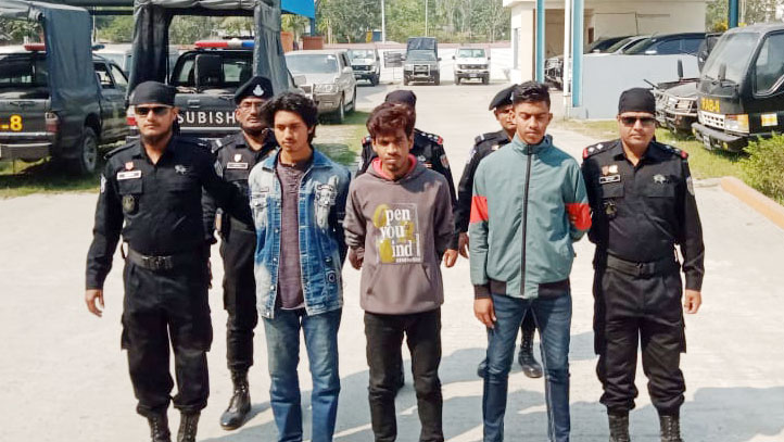 স্ত্রীকে কুপ্রস্তাব দেওয়ায় ‘বন্ধুকে’ বাড়িতে ডেকে হত্যা, গ্রেপ্তার ৩ 