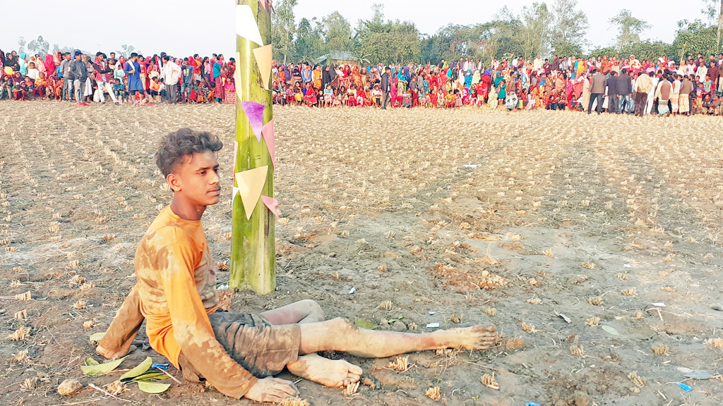 ঐতিহ্যের ‘পাতা চালা খেলা’