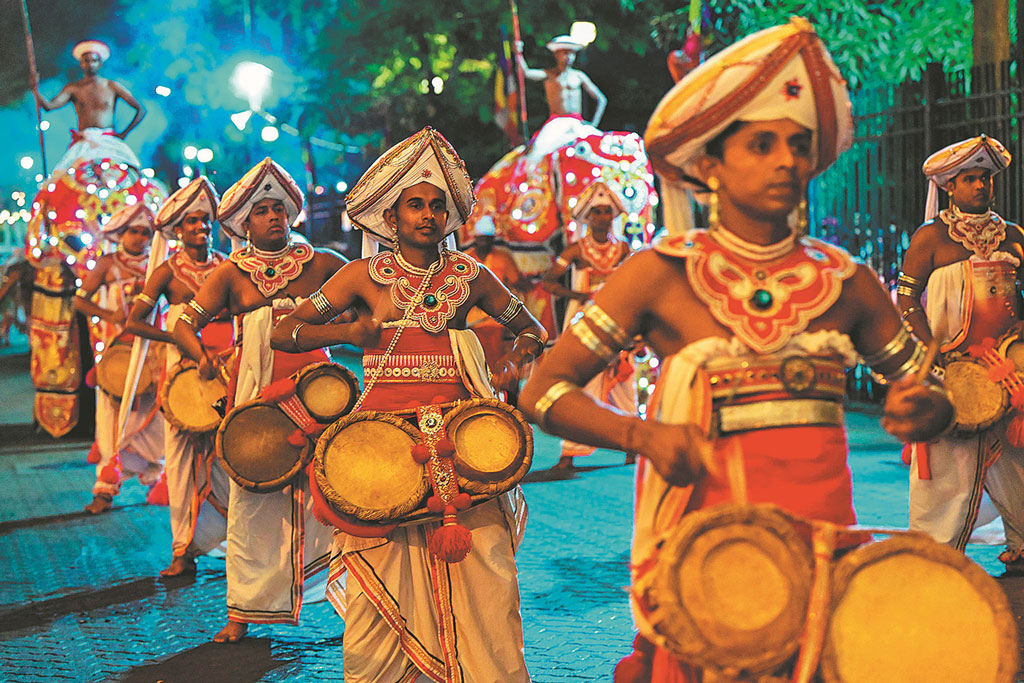 ভারতীয় প্রতিষ্ঠানের সঙ্গে চুক্তি বাতিল, পুরোনো ভিসা নীতিতে ফিরল শ্রীলঙ্কা