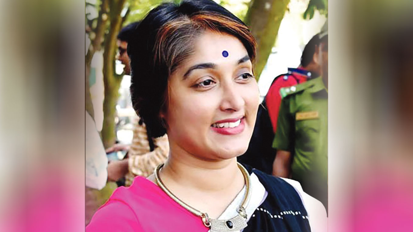 স্বপদে বহাল শিক্ষার্থীদের চুল কাটা সেই শিক্ষক