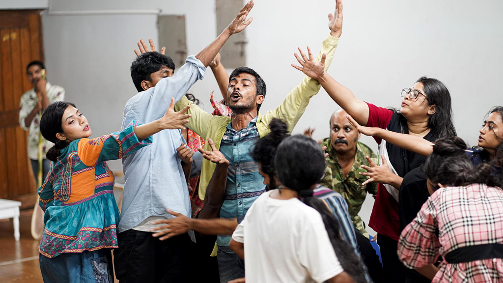 বুধবার সন্ধ্যায় বাংলাদেশ শিল্পকলা একাডেমির মঞ্চে ‘সিদ্ধার্থ’