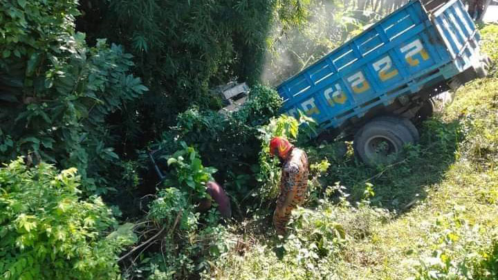 গুইমারায় সড়ক দুর্ঘটনায় দুই ভাই  আহত