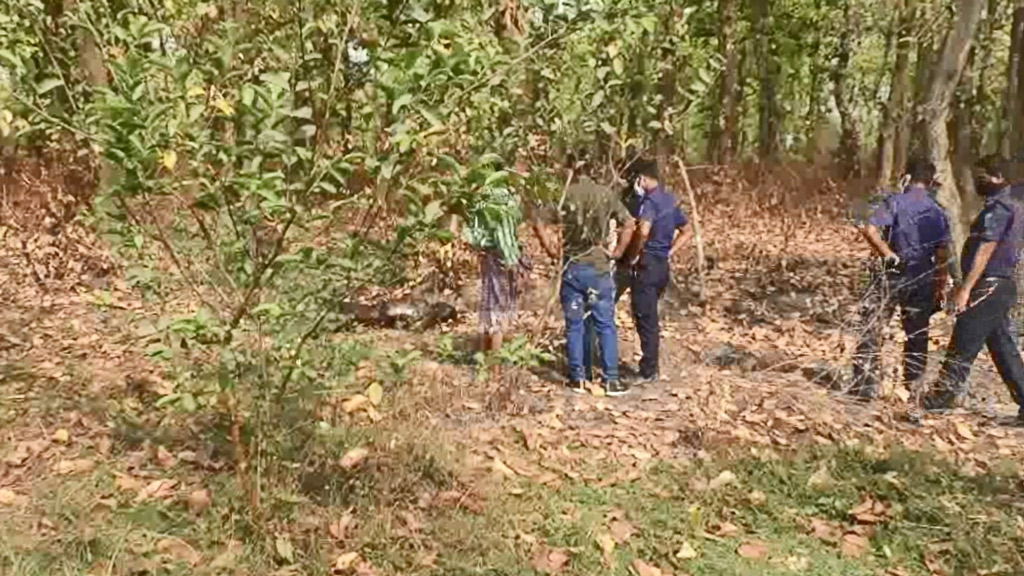 গাজীপুরে বনের ভেতর থেকে অজ্ঞাত যুবকের পোড়া মরদেহ উদ্ধার