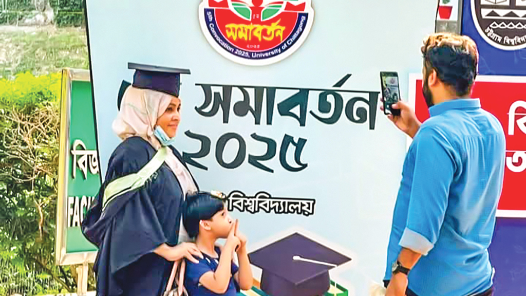 ফুল-আলোয় প্রস্তুত ক্যাম্পাস