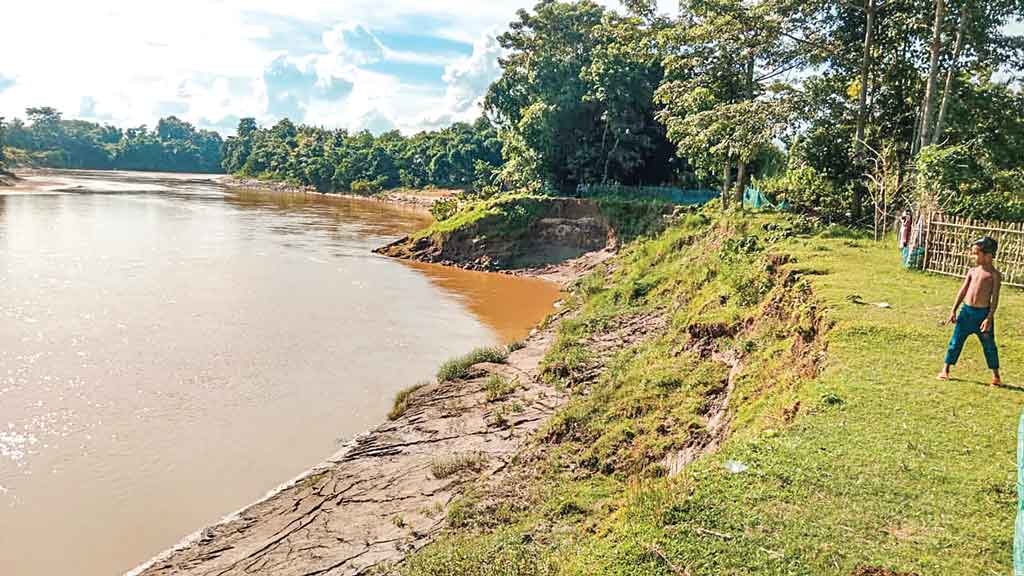 ভারতের বাধায় ৫ বছর ধরে বন্ধ ১৪৫০ মিটারের কাজ