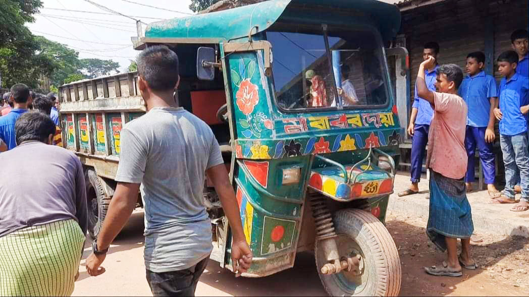 কালীগঞ্জে ট্রলির চাপায় কিশোর নিহত