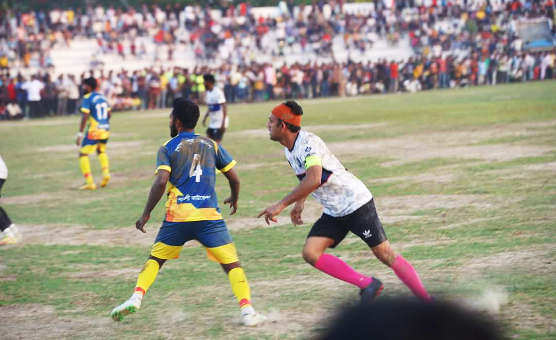 ব্যারিস্টার সুমনের প্রীতি ম্যাচে ফুটবলপ্রেমীদের উপচে পড়া ভিড়