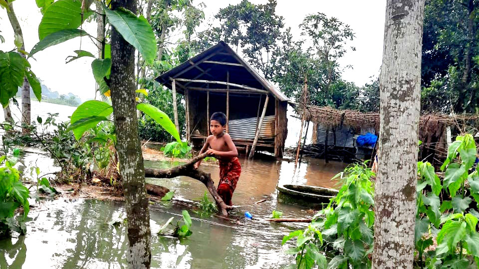 পাহাড়ি ঢলে নিম্নাঞ্চল প্লাবিত