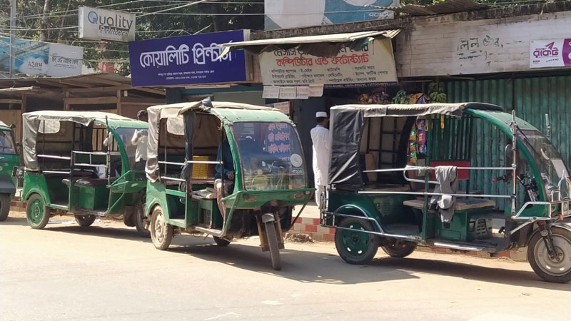ইজিবাইকে দ্বিগুণ ভাড়া