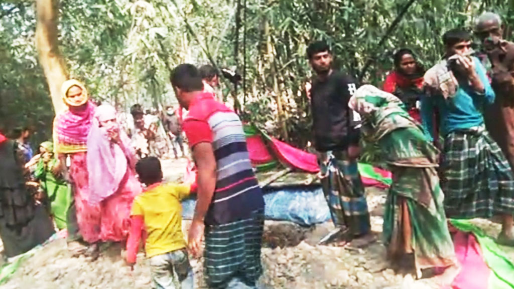 ‘জখমের চিহ্ন’: শিবগঞ্জে দাফনের ১৪ দিন পর গৃহবধূর মরদেহ উত্তোলন