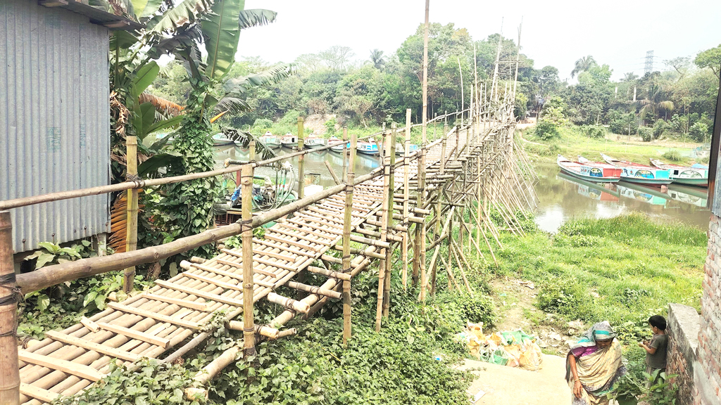 বর্ষায় লাখো মানুষের ভরসা ৩৭ সাঁকো