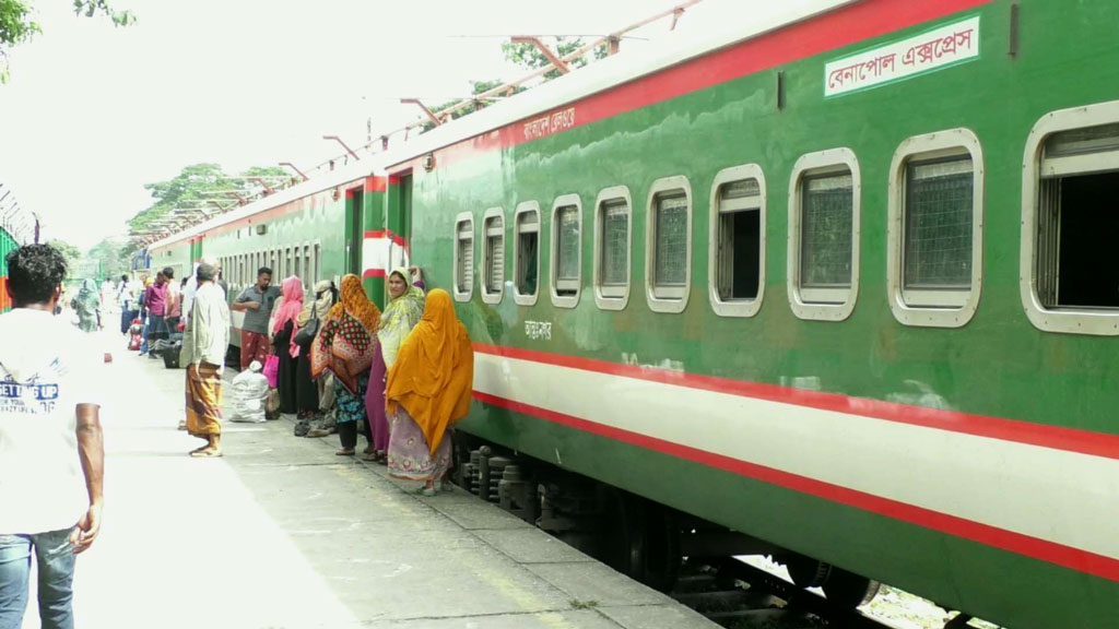 পদ্মা সেতু দিয়ে ২ নভেম্বর বেনাপোল এক্সপ্রেস আসবে ঢাকায়, উচ্ছ্বসিত যাত্রীরা