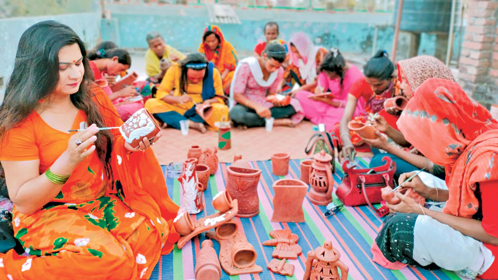 হাততালি নয়, হস্তশিল্পেই জীবিকা