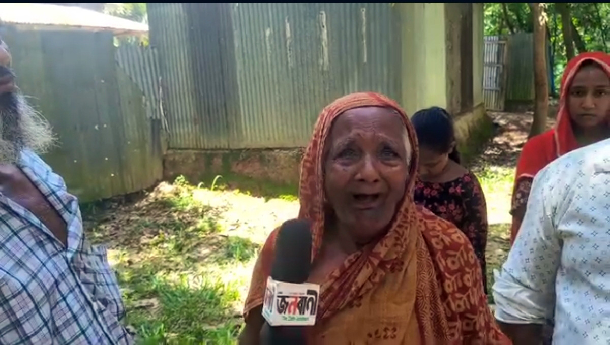 বসতভিটা বিক্রি করে ছেলে শ্বশুর বাড়িতে, অকূল পাথারে বৃদ্ধা মা