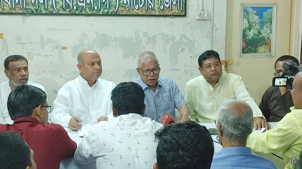 নাটোরে আওয়ামী লীগ-বিএনপির পাল্টাপাল্টি কর্মসূচি, শহরজুড়ে উত্তেজনা 