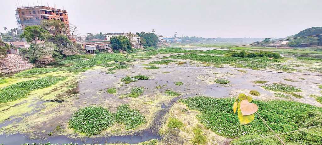 নদীর জমি দখল, হচ্ছে বিক্রিও