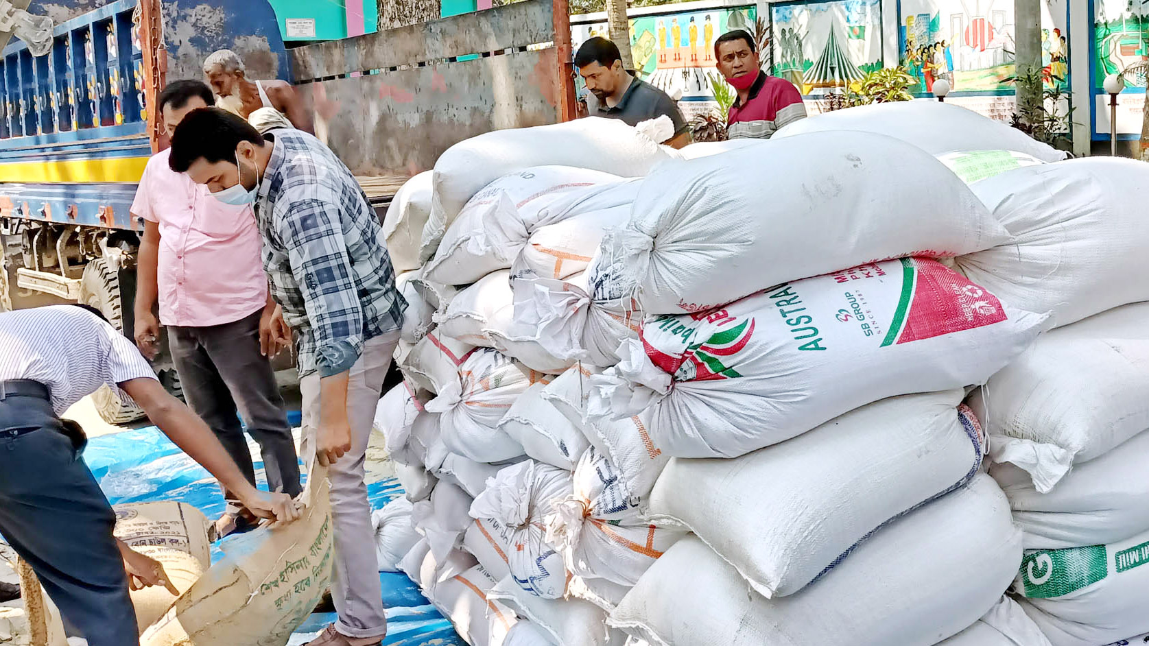 ধুনটে ১৯০ কেজি সরকারি চালসহ ট্রাক জব্দ, আটক ১