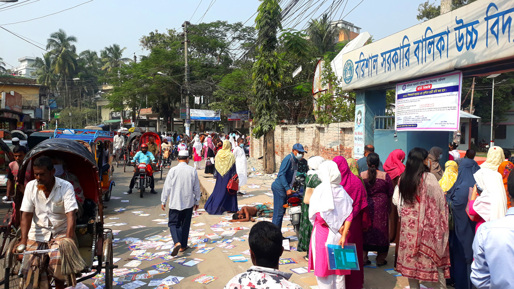 নগরীতে ‘অসুস্থ’ কোচিং বাণিজ্য