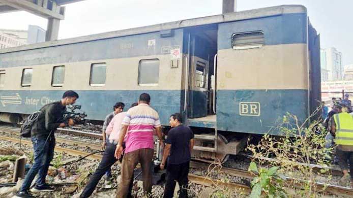 যমুনা এক্সপ্রেস ট্রেন তেজগাঁওয়ে লাইনচ্যুত