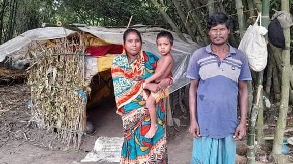 বৃষ্টি হলেই পানি পড়ে  সুশান্তের ঝুপড়ি ঘরে