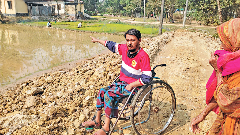প্রতিবন্ধীর জমিতে  রাতের আঁধারে  ‘মাদ্রাসার’ মাটি