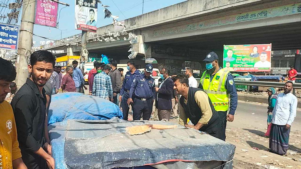 ঢাকা-ময়মনসিংহ মহাসড়কের পাশে ৫ শতাধিক অবৈধ দোকান উচ্ছেদ