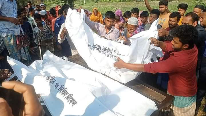 বরগুনায় সড়ক দুর্ঘটনায় মা-ছেলের মৃত্যু